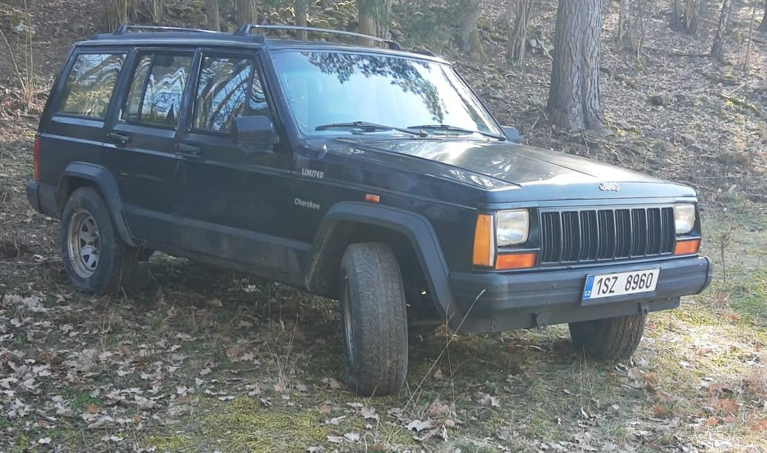 Jeep Cherokee XJ 2.5i 90kW - 2