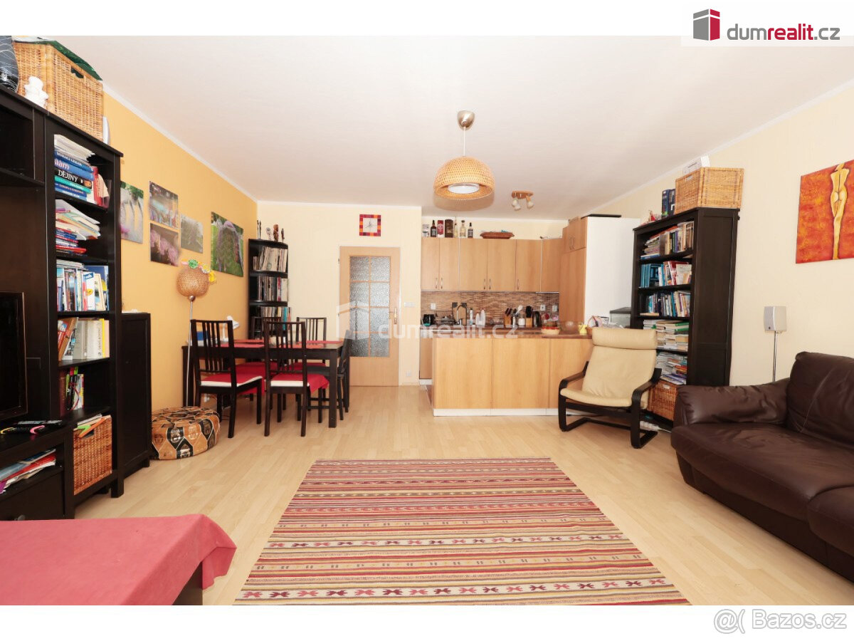 Světlý byt 74,4 m2 + terasa 7,6 m2 a zahrada 27 m2, 1NP, nov - 2