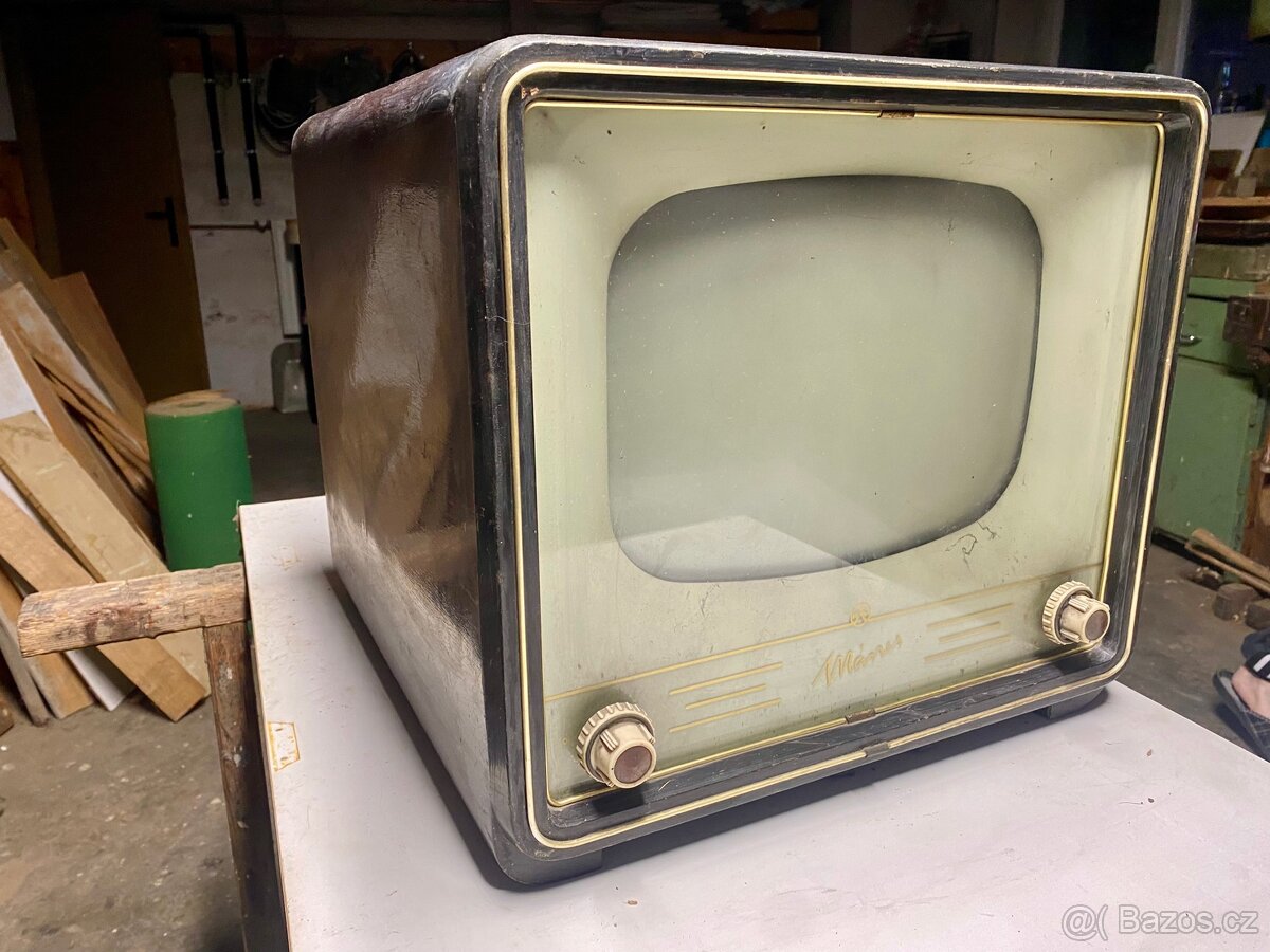 Stará retro televize Mánes - 2