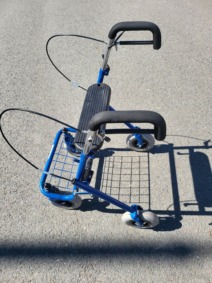 modré, nevyužité chodítko pro seniora - 2