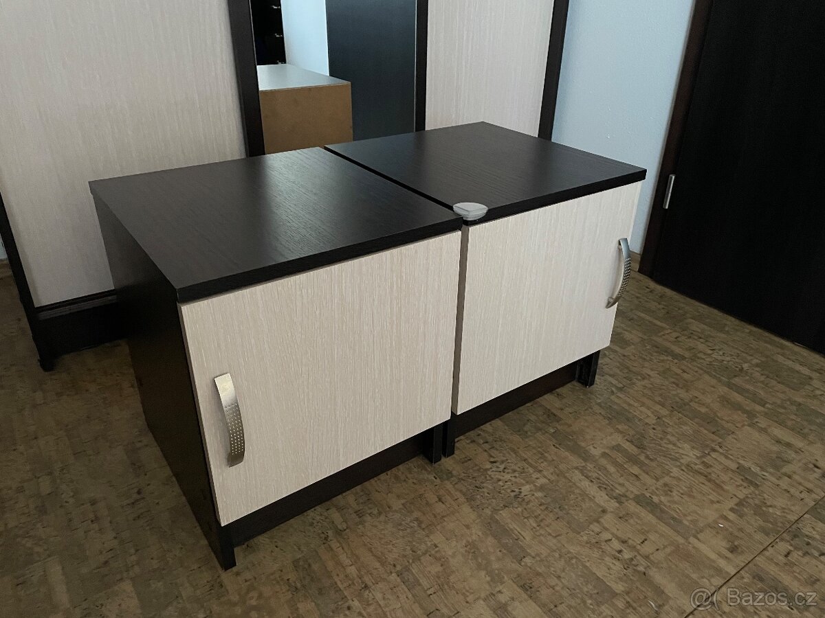 Šatní skříň s nočními stolky - 2