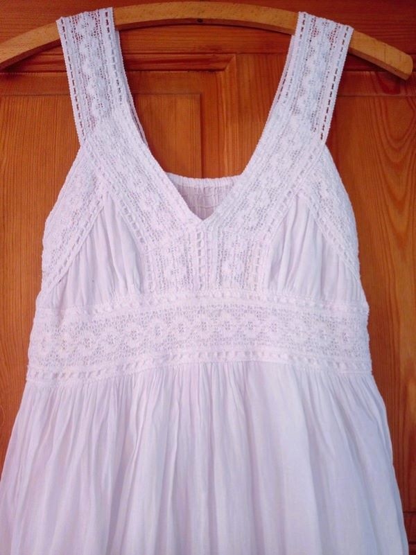 Krásné bílé šaty s krajkou vel. S - 2