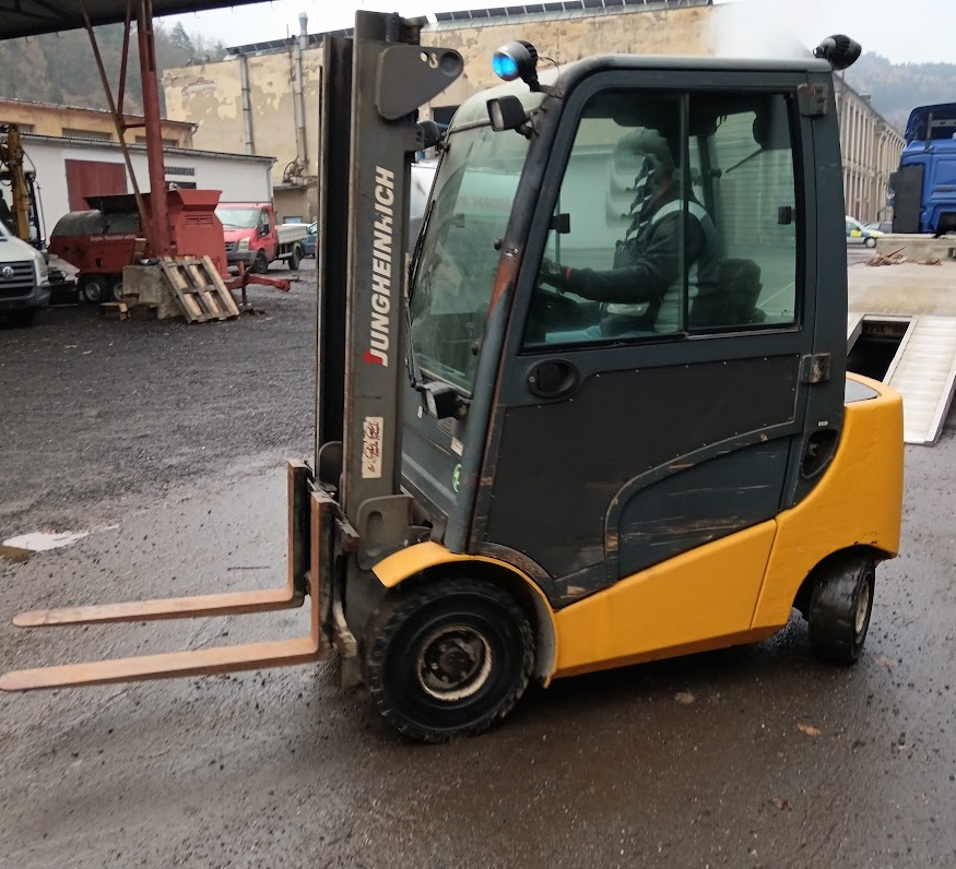 Jungheinrich DFG 320 diesel - 2