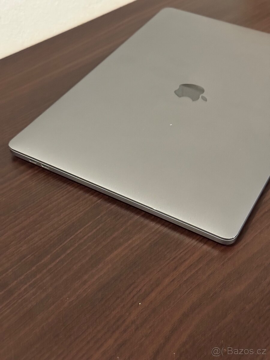 MacBook Pro 15"(2017) - i7/16GB/512GB - DPH - 2