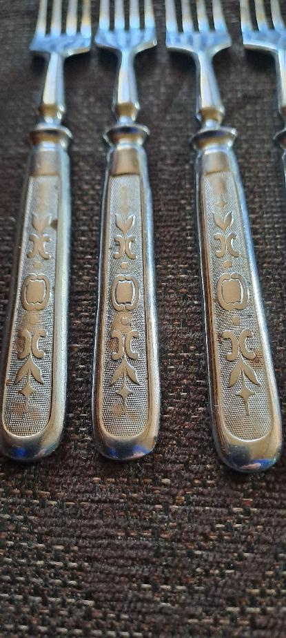 Prodám staré vidličky a nože Nová cena 200,- Kč - 2