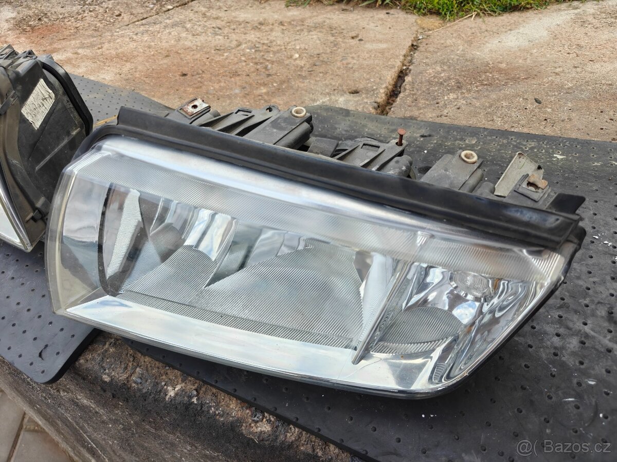 Škoda Fabia I - přední světla - 2