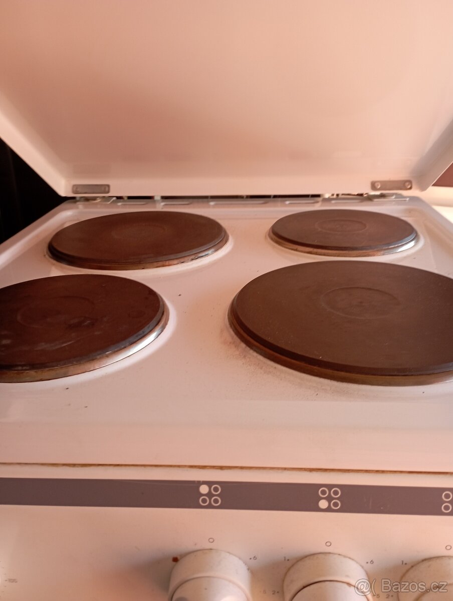 Prodám el.sporak 4 plotýnky - 2