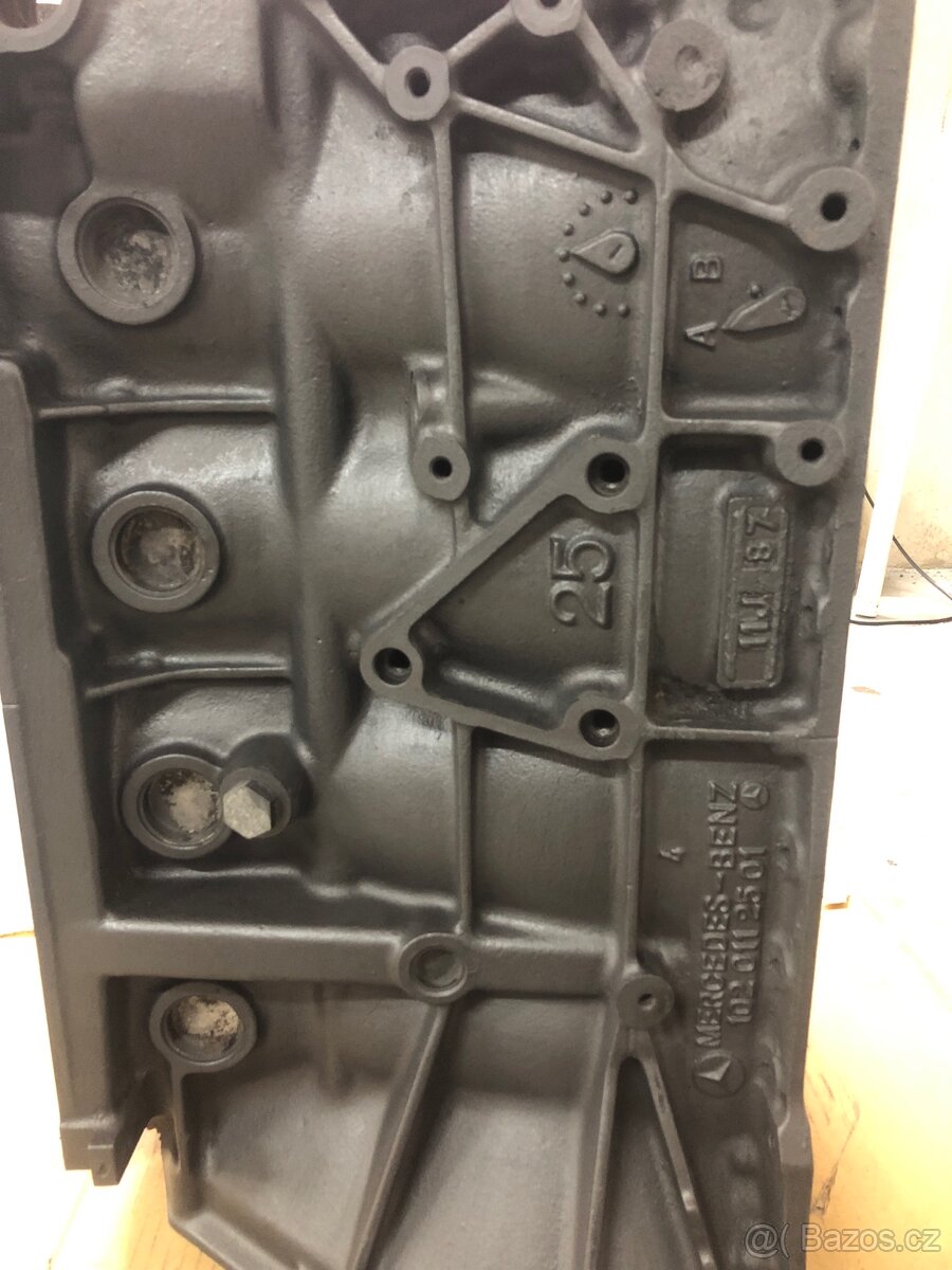 Blok motoru Mercedes m102 - 2