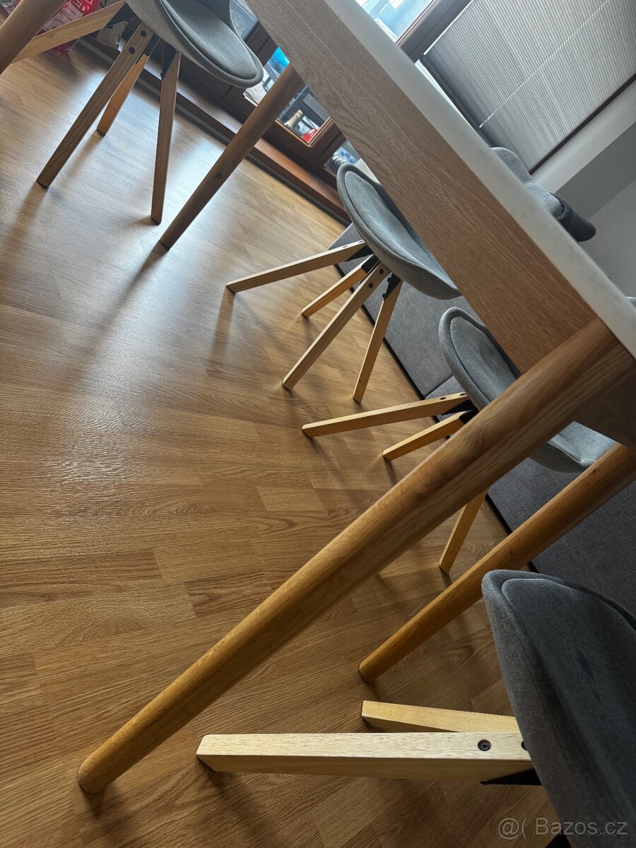 Jídelní stůl - 2