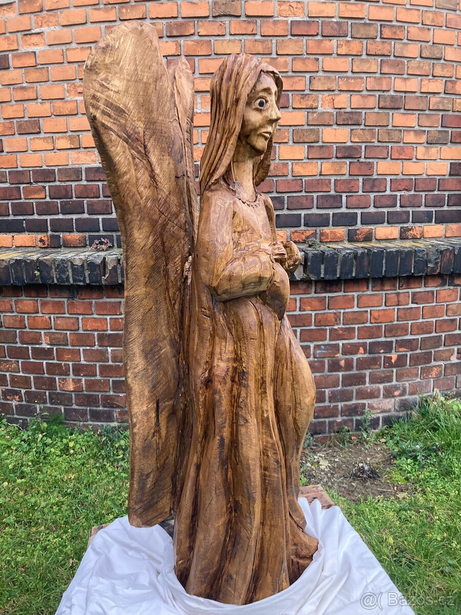 Dřevěná socha Anděl strážný - 2