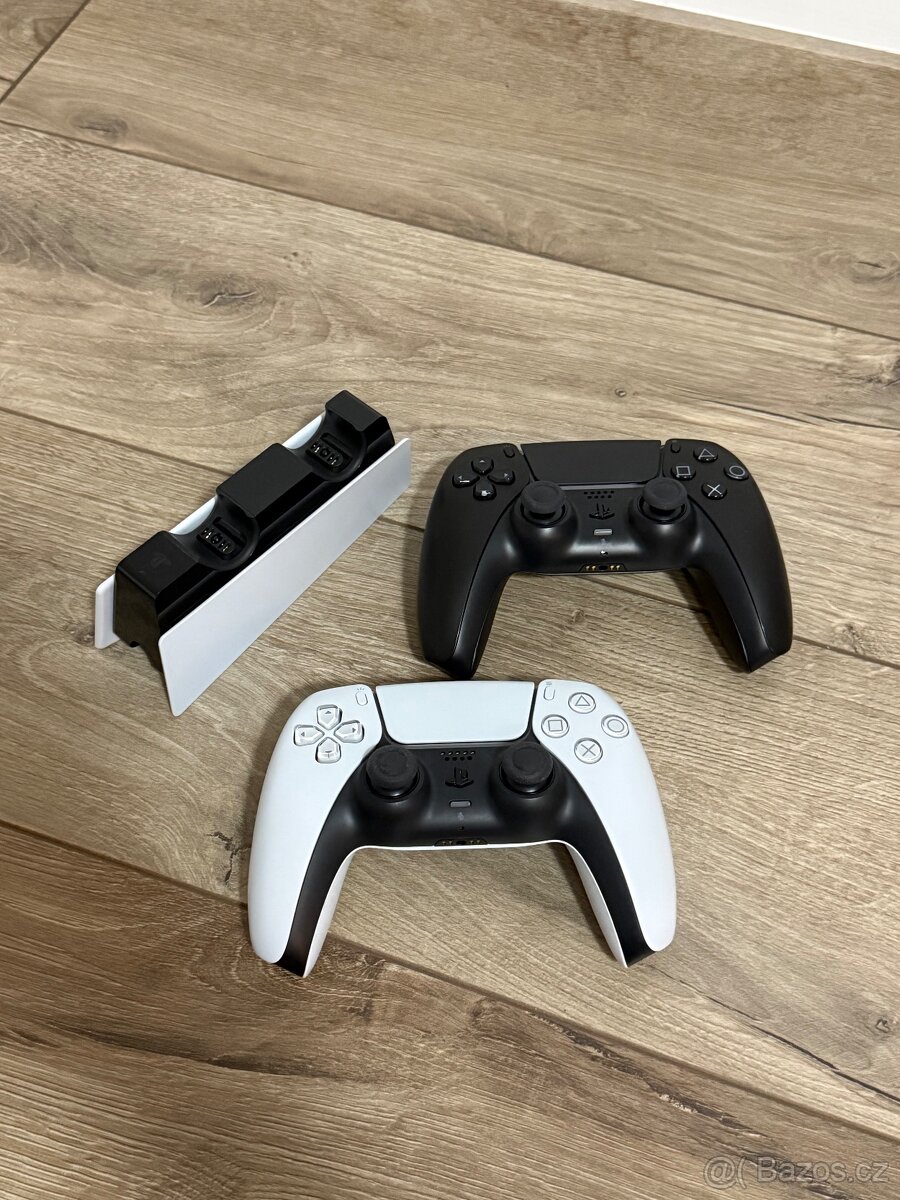 PS5 Digital Edition + nabíjecí stanice + 2 ovladače - 2