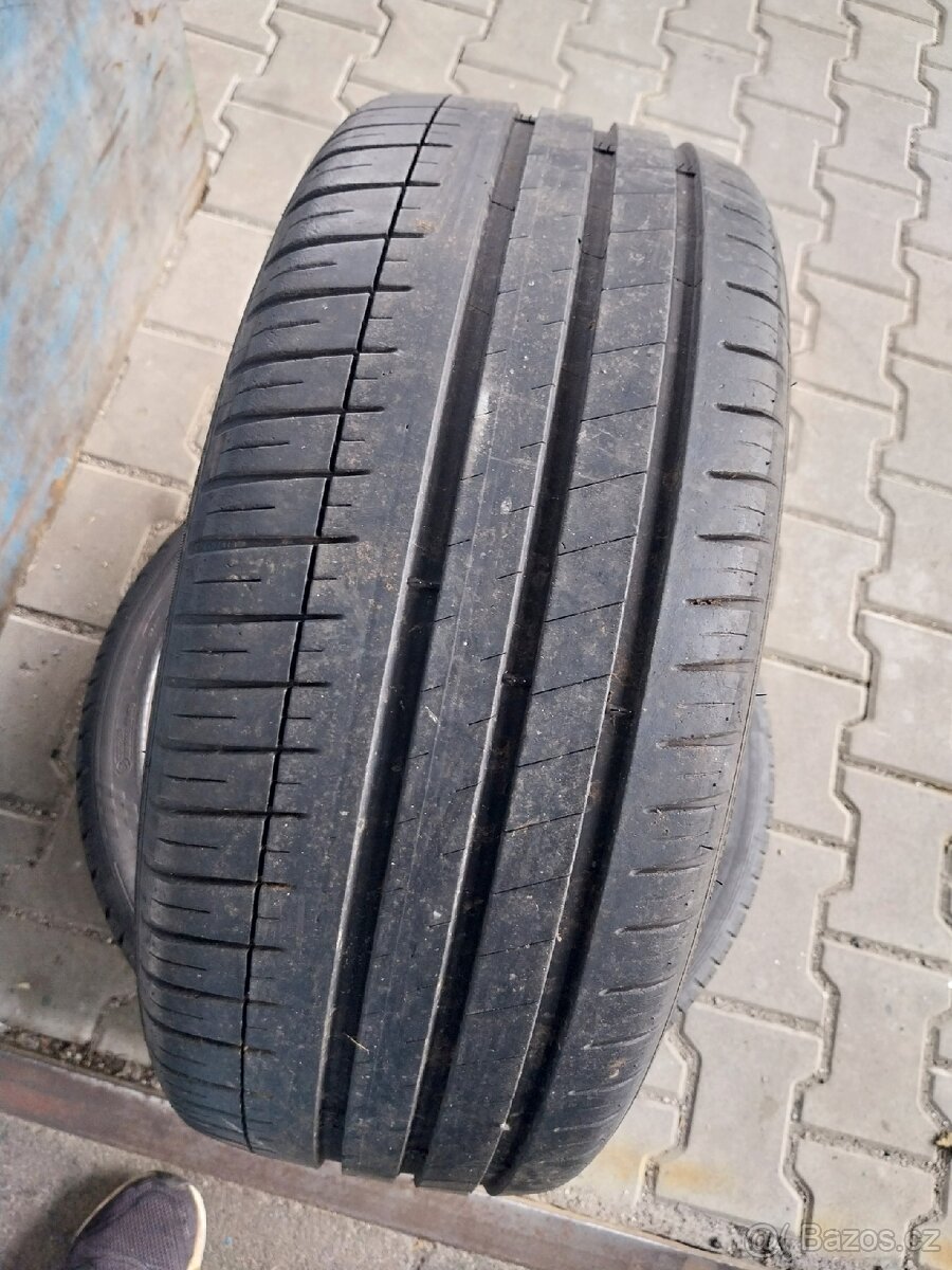 Prodám 2 x letní pneu Michelin 235/40/18 - 2