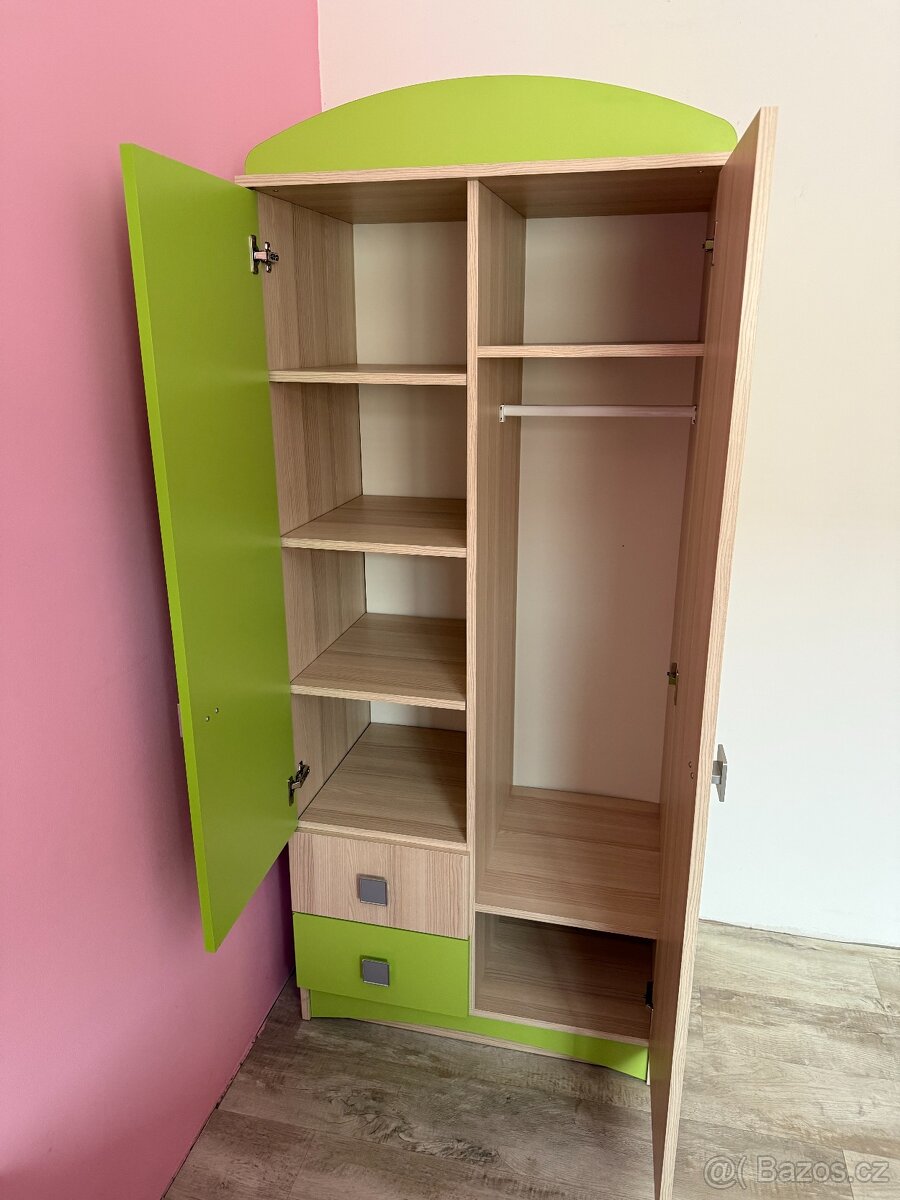 Dětská šatní skříň - ZA ODVOZ - 2