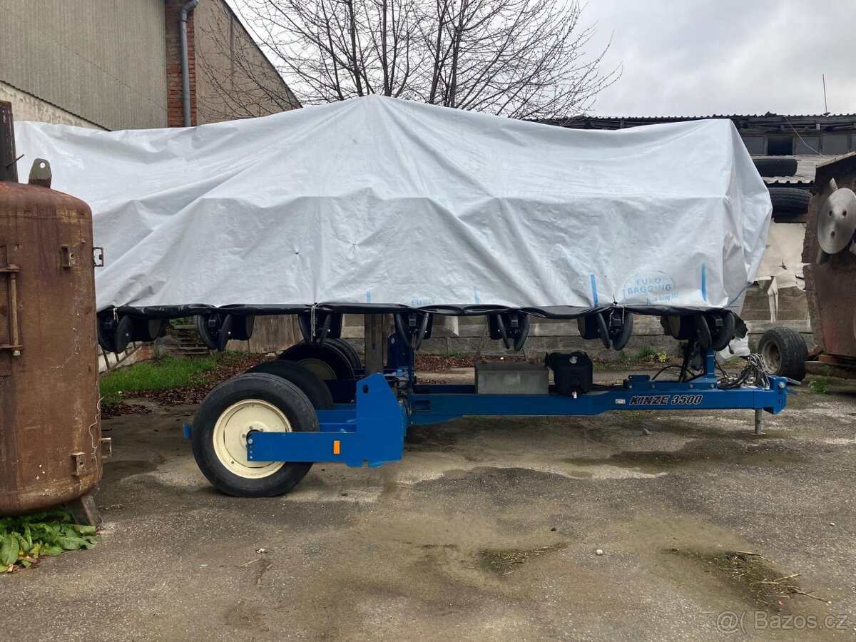 Přesný secí stroj na kukuřici Kinze 3500 - 2