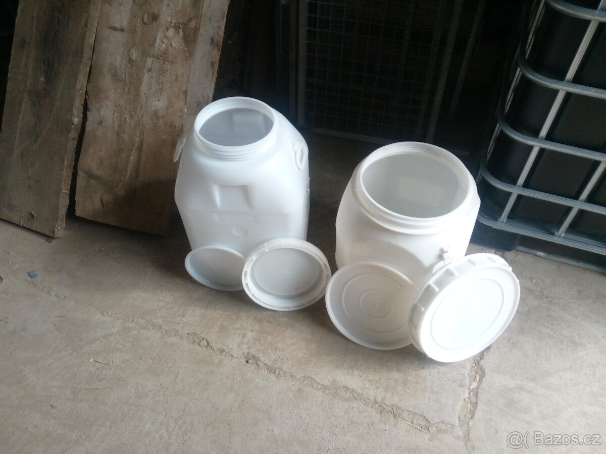 Plastové sudy o obsahu 55 a 53 litrů - 2