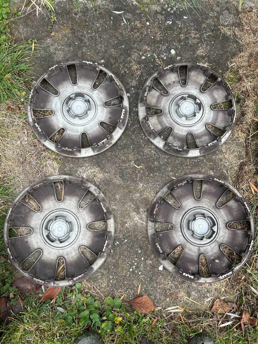 4x Poklice Ford (Focus), na plechová kola 205/55 R16 - 2