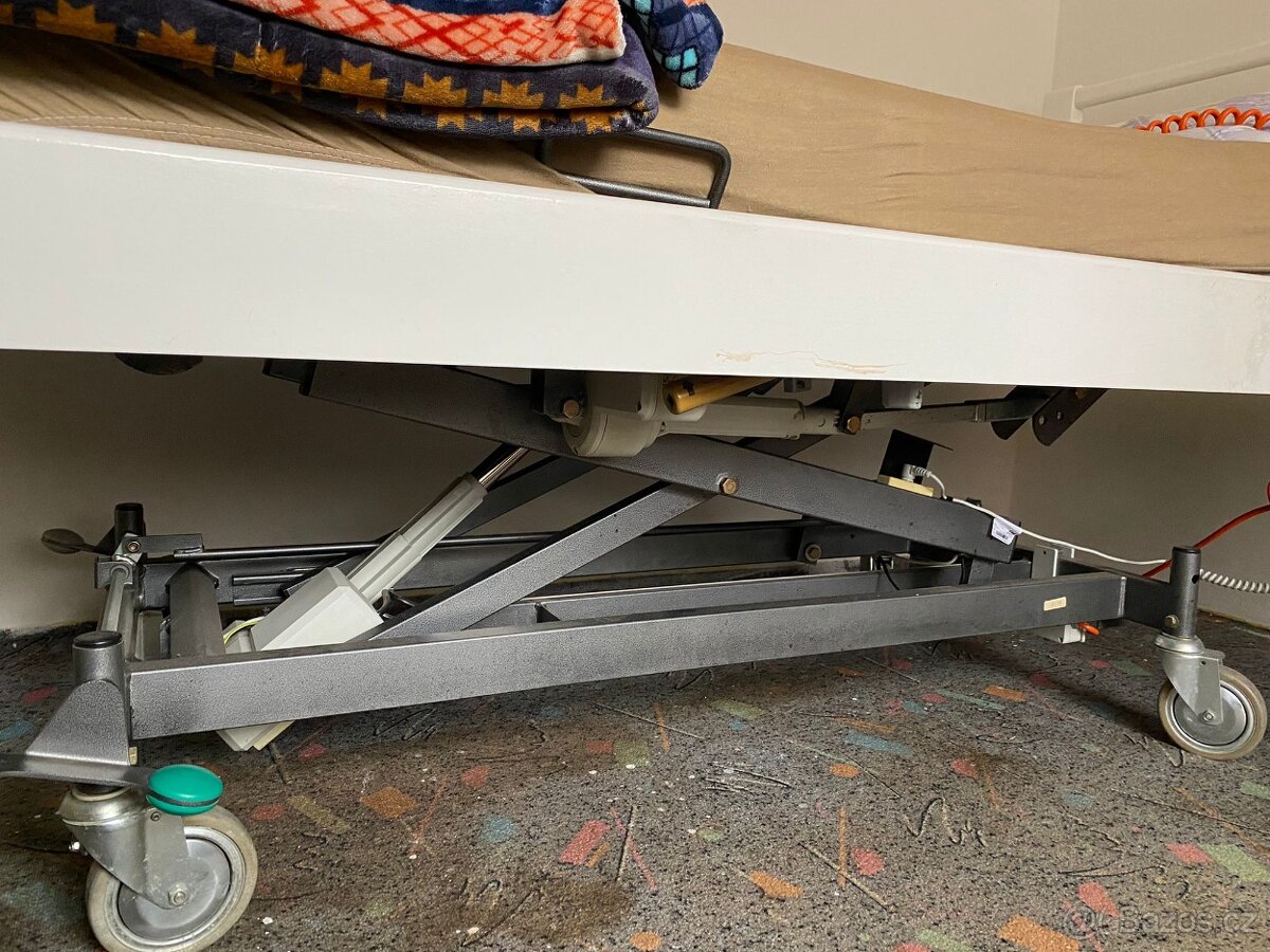 Polohovací postel - 2