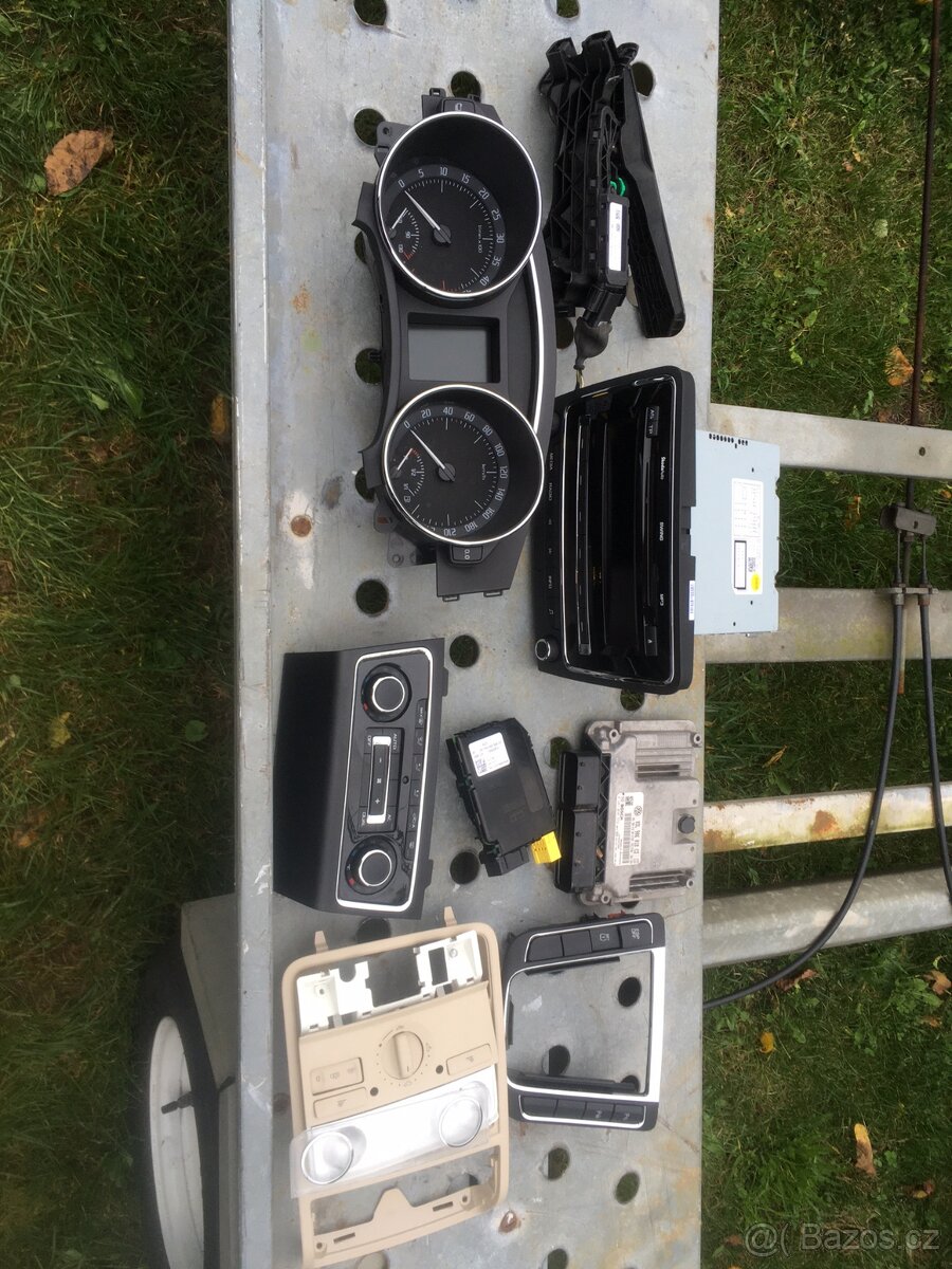 palubni deska skoda superb budiky klimatronik radio swing - 2
