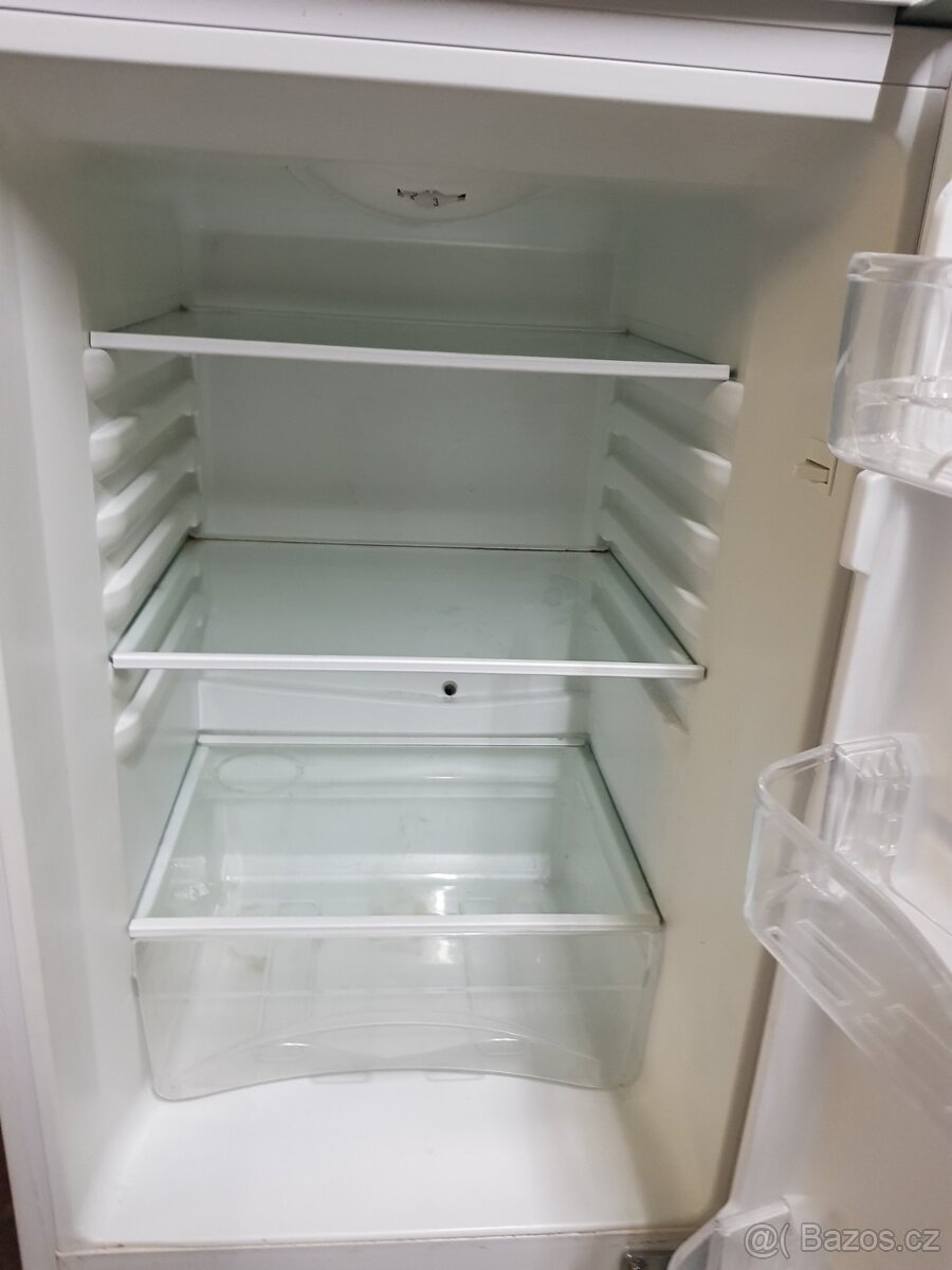 jako nová ÚZKÁ 50cm šířka moderní A++ lednice - 2