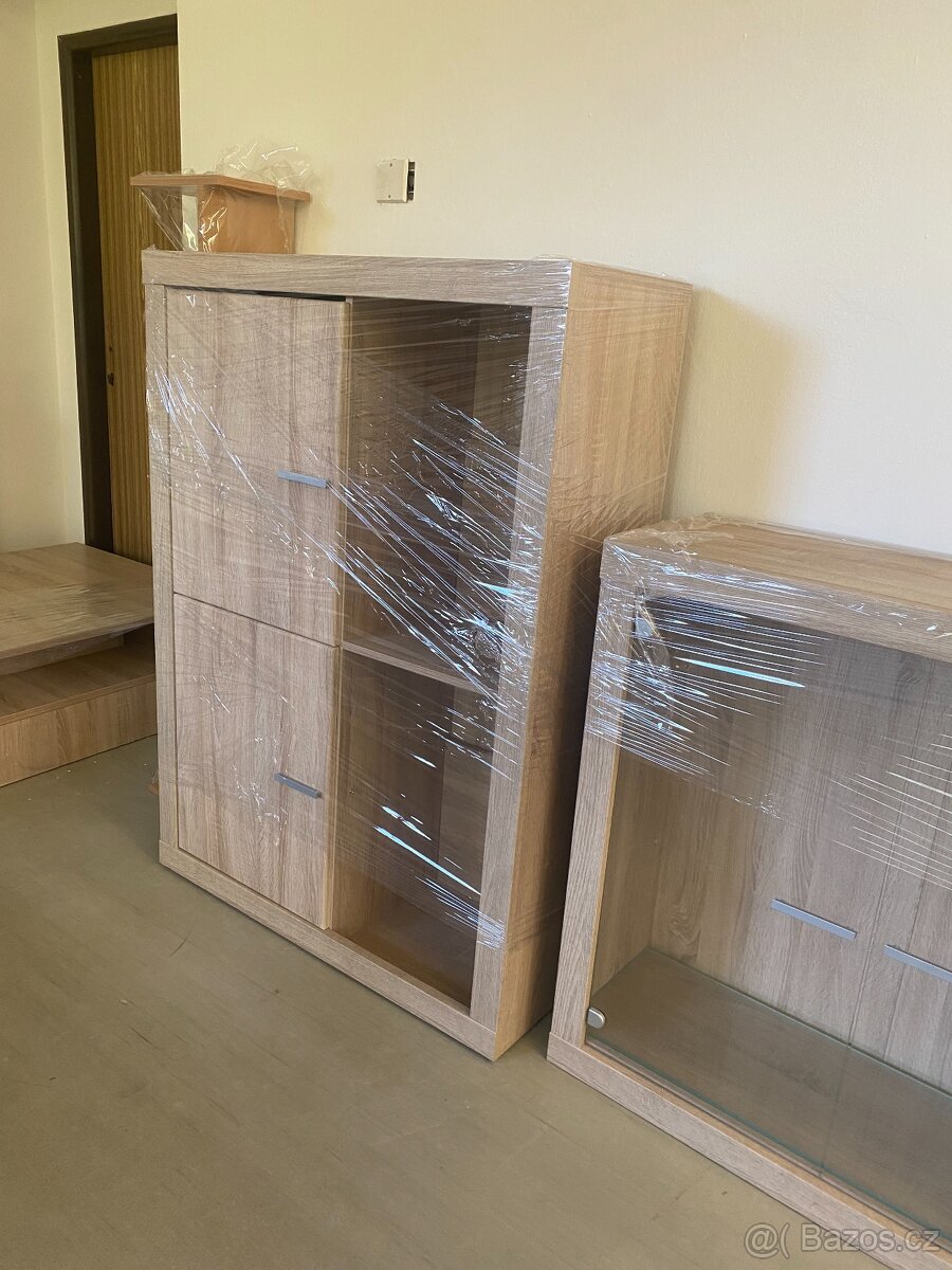 Skříně, stolek a polička - 2