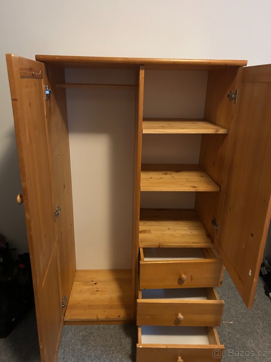Skříň dřevěná - 2
