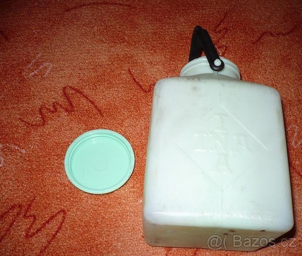 plastové nádoby - 8 ks objem 1,75 L - 2