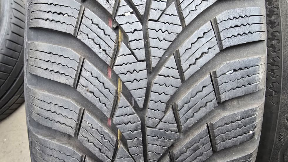 Zimní pneu 195/65/15 Continental - 2