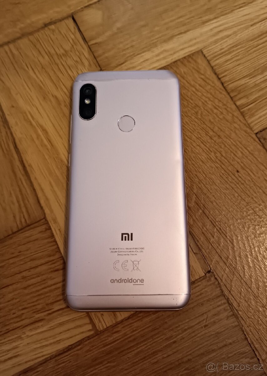 mobil xiaomi mi A2 lite s doplnkami - 2