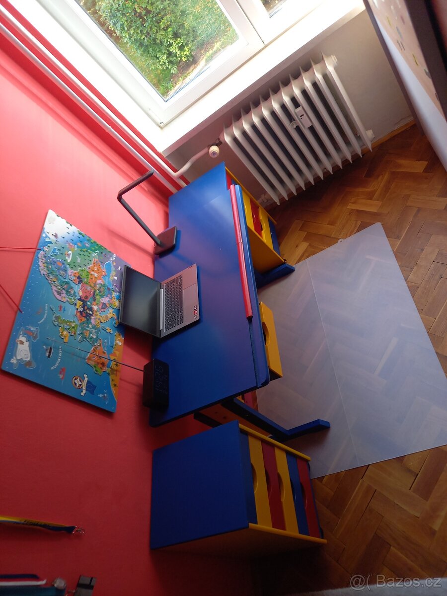 Masivni dětský psací stůl + 2 x úložné skříňky - 2