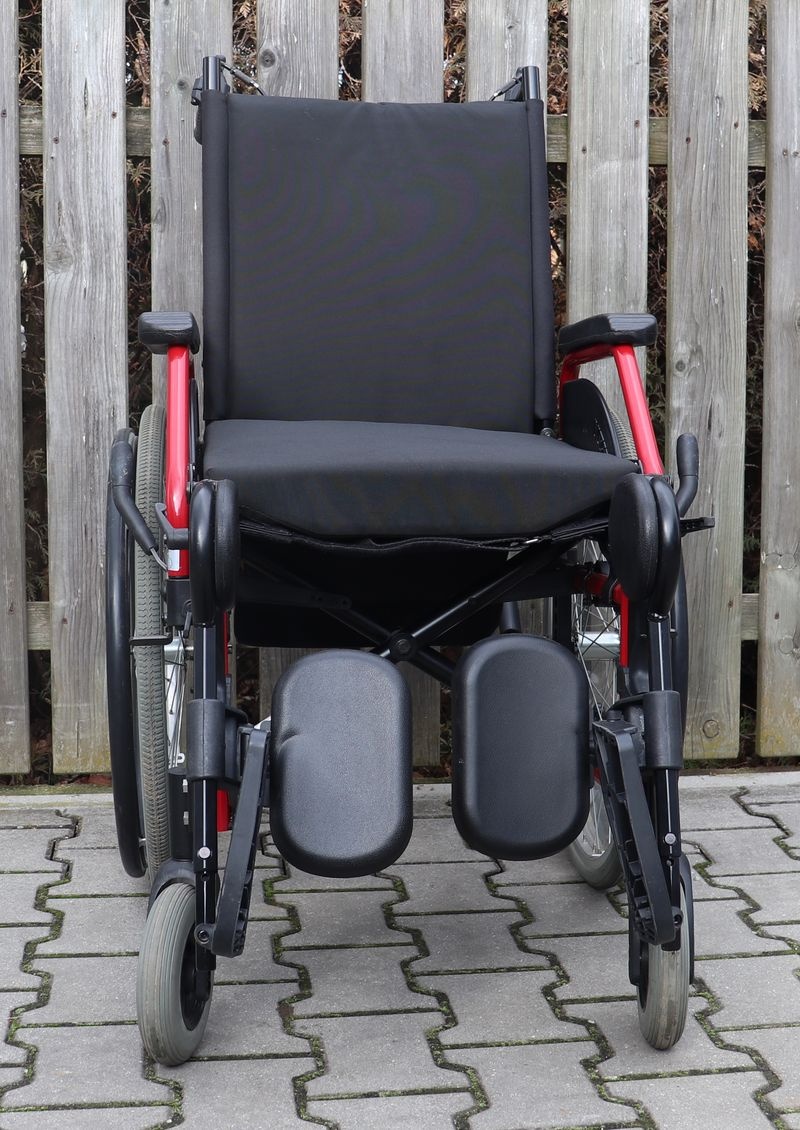 037-Mechanický invalidní vozík Meyra. - 2