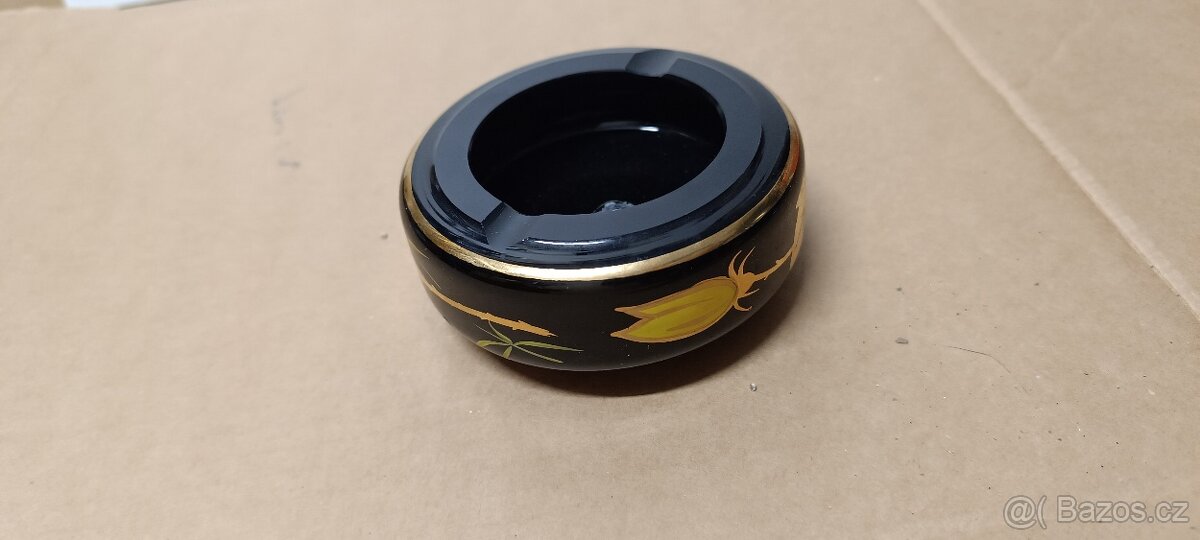 skleněný popelník - 2
