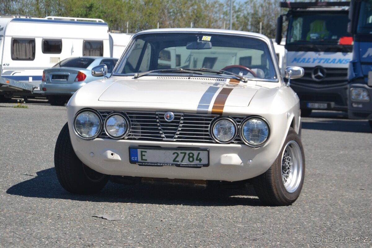 Alfa Romeo GT Junior 1600 GT coupe - 2