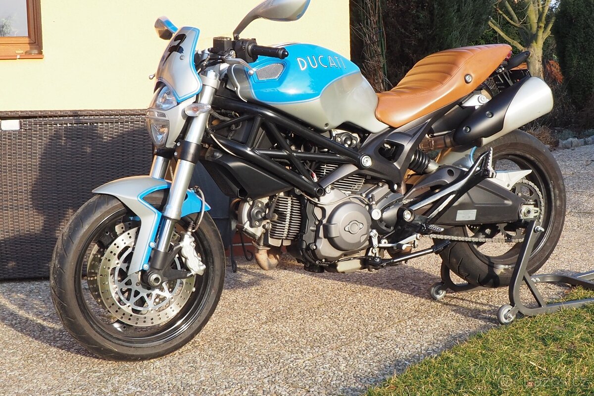 Ducati Monster 696 - 2