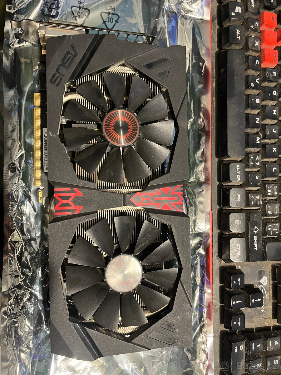 ASUS Radeon R9 380X - 2