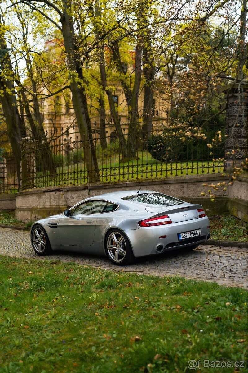 Aston Martin Vantage Manual V8 - 2