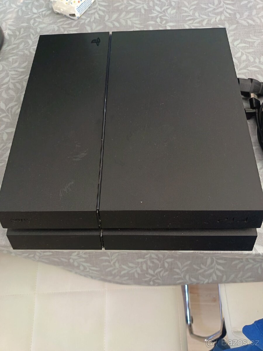 Prodám PlayStation 4 , - 2