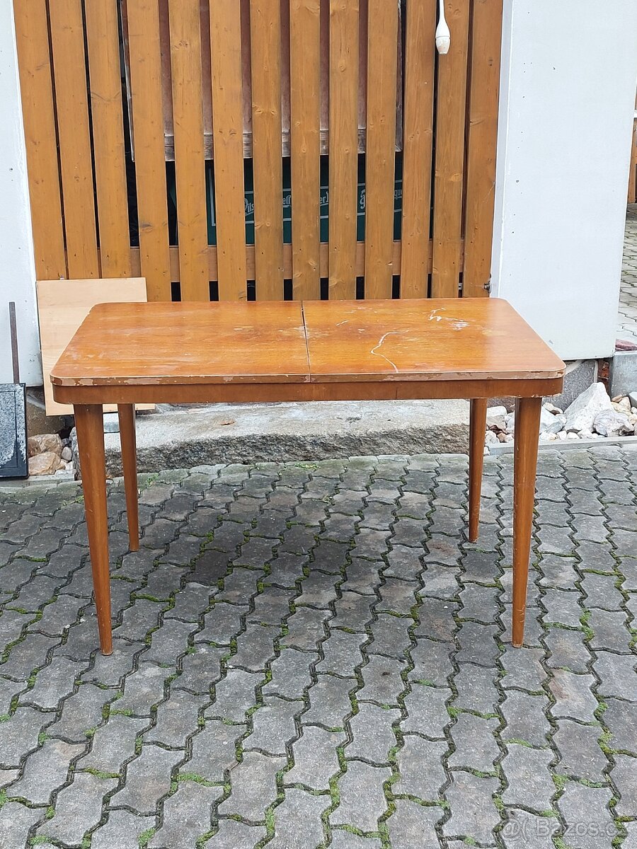 Jídelní stůl - 2