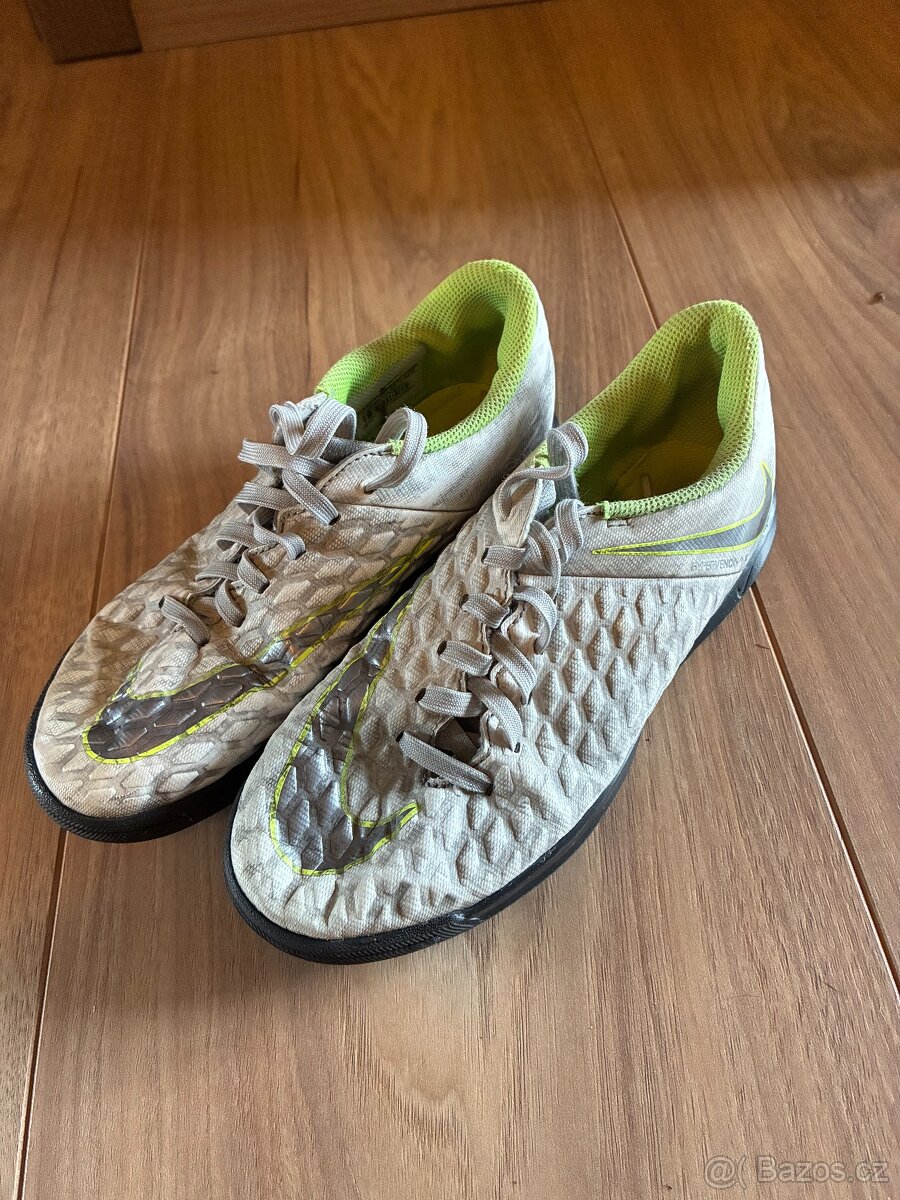 Prodám dětské turfy Nike vel. EU 35.5 - 2