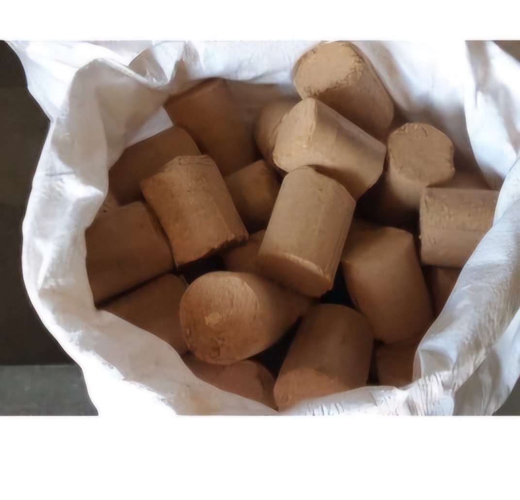 BRIKETY Z TVRDÉHO DŘEVA - 2