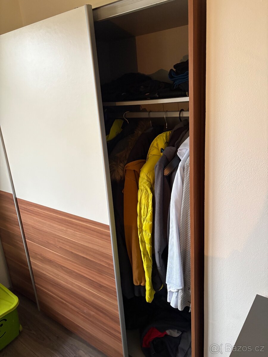 Šatní skříň - 2