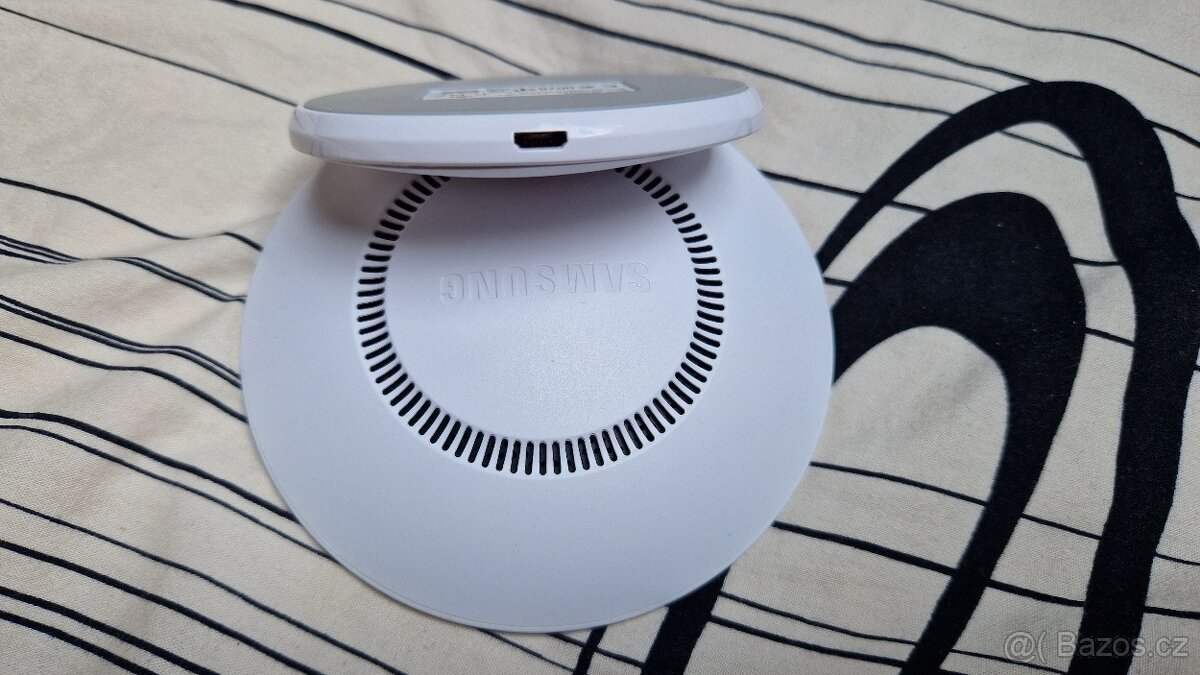 Bezdrátová Qi stolní rychlonabíječka - 2