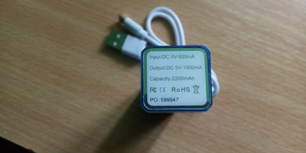 Power banka 2200 mAh plně funkční i s kabelem - 2