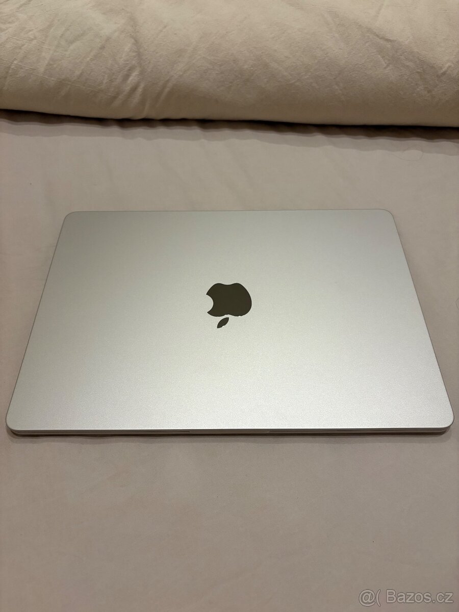 MacBook Air 13" M2 CZ 2022 Hvězdně bílý - 2
