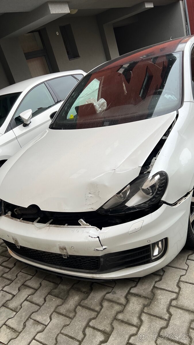 VW Golf VI GTI Adidas Edition - bouraný - 2