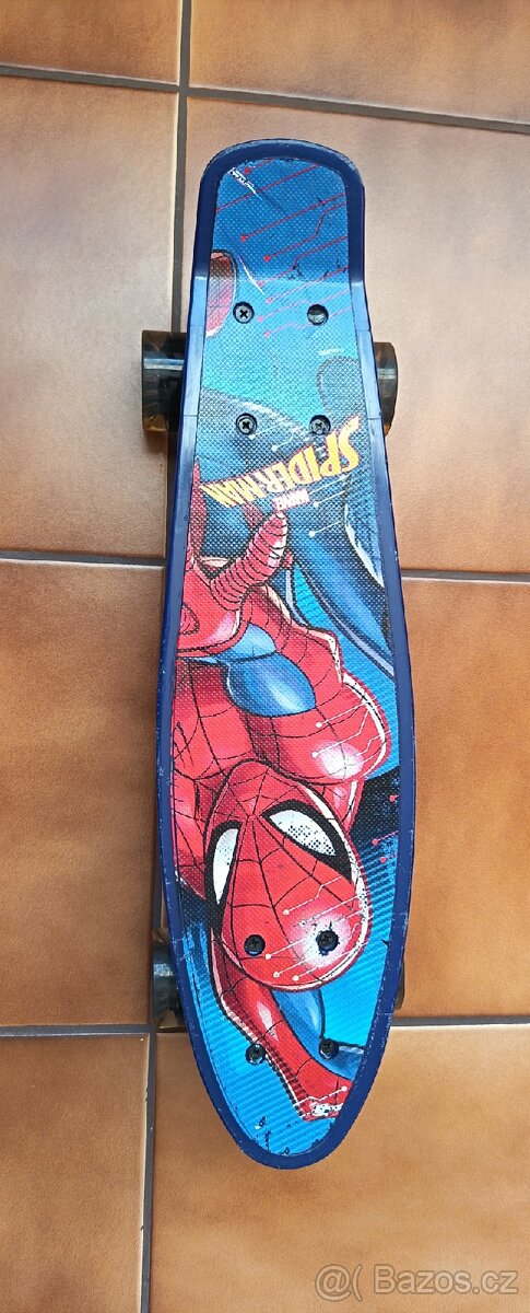 Dětský skateboard Spiderman - 2