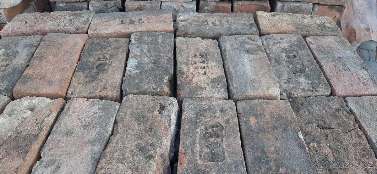 Staré ruční cihly - 2