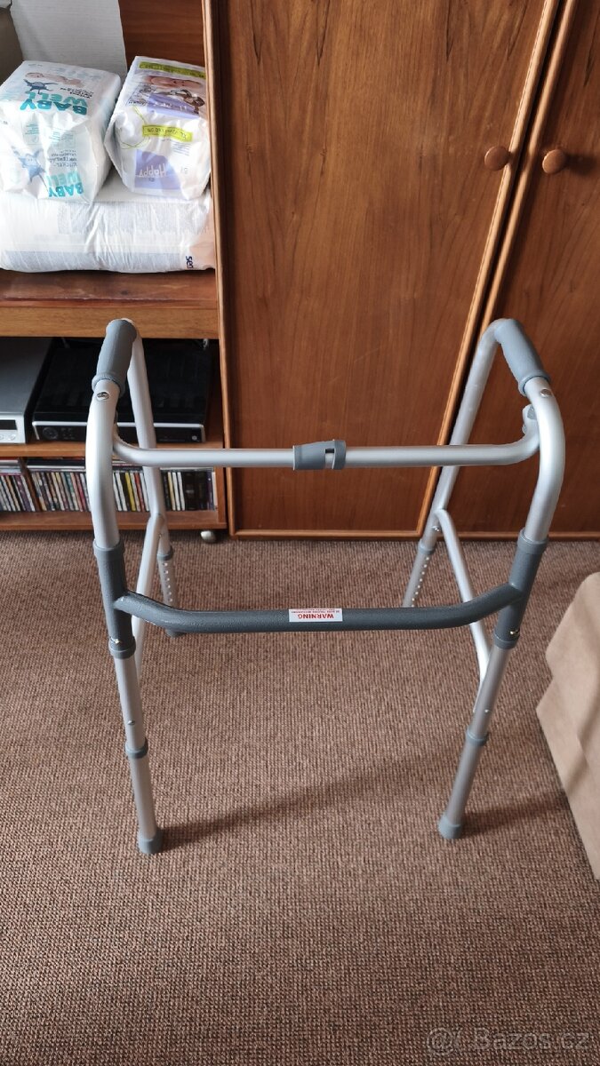 Výškově nastavitelné chodítko. - 2