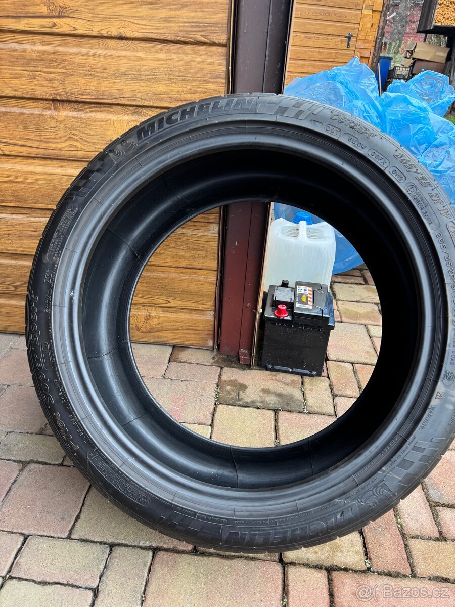 Michelin Pilot Super Sport 265/35 ZR19 - 2