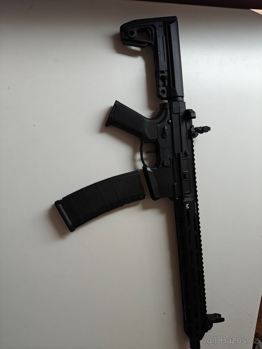 Téměř nová M4 - 2