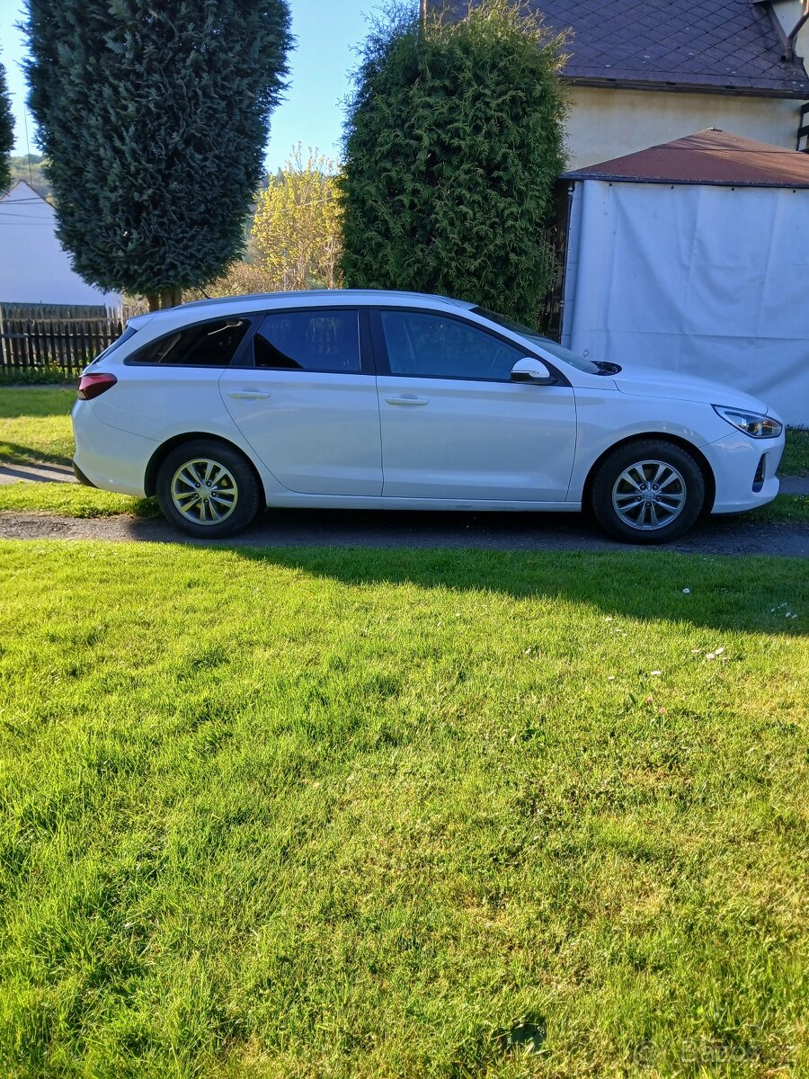 Hyundai i30 combi 1.0 88kw r.v.2017 nový v čr.DPH - 2